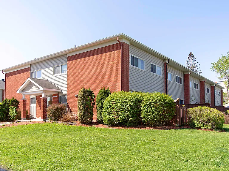 1343 Meadowlands Dr E — Photo 10