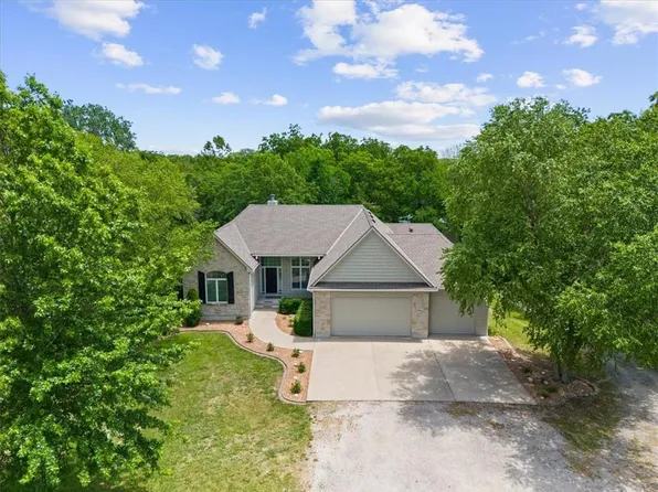 26221 S Skyline Dr, Harrisonville, MO 64701