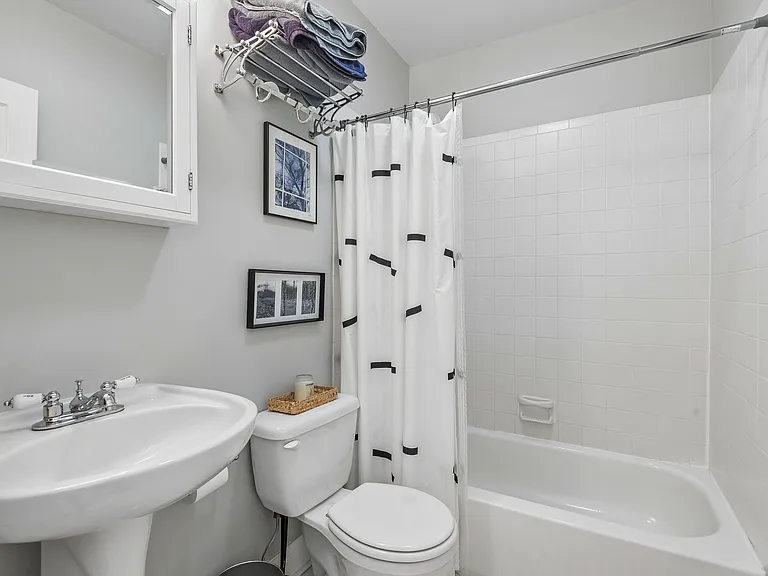 7510 N Greenview Ave #2 — Photo 13
