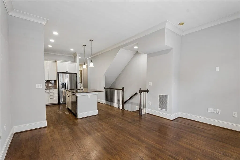 2 bed, 2.5 bath, 1390 sqft, $3,100 — Photo 3