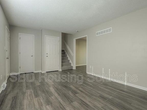 5th image of 16104 Slater Ave