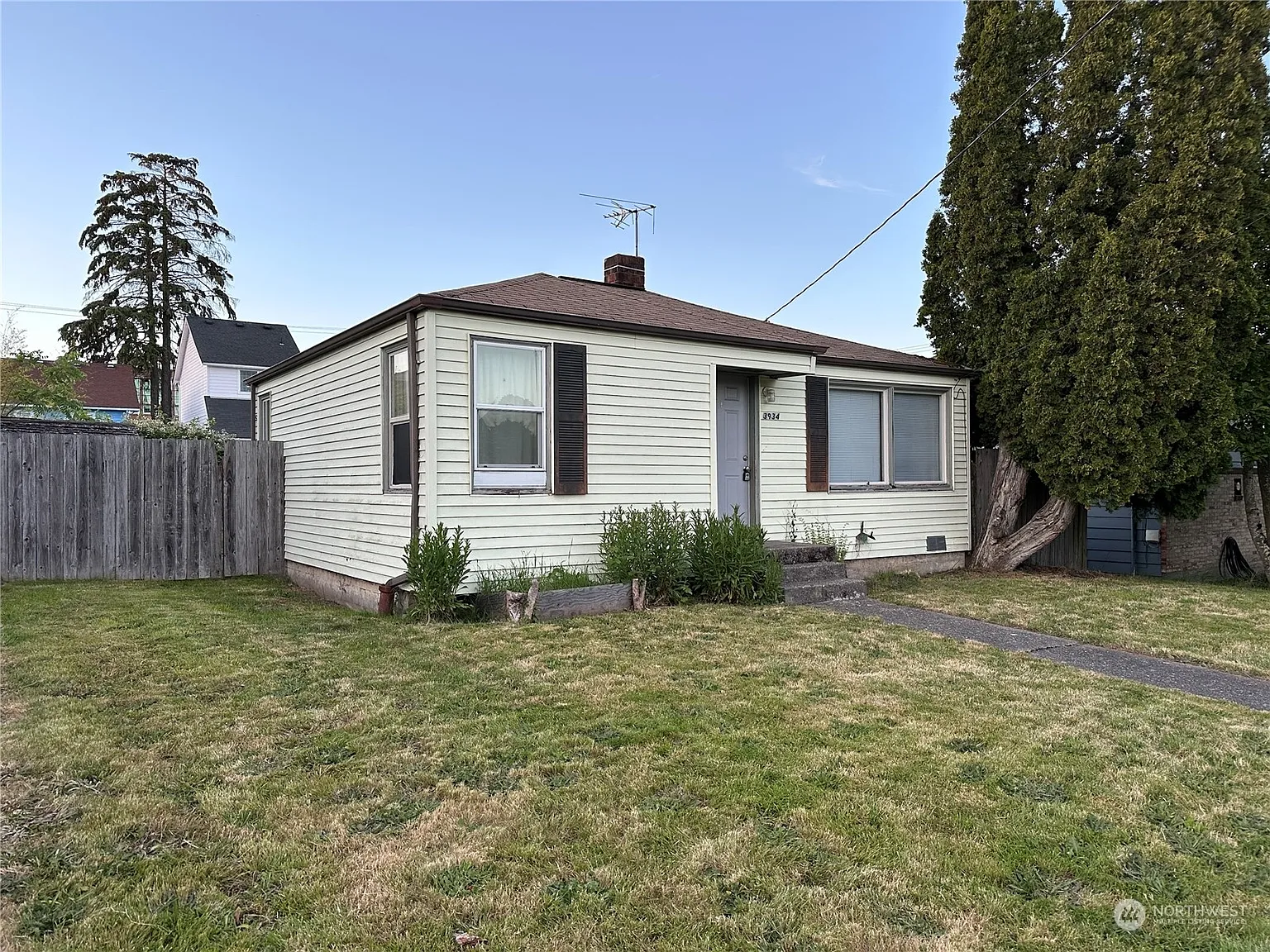 3934 S Eddy Street photo 1