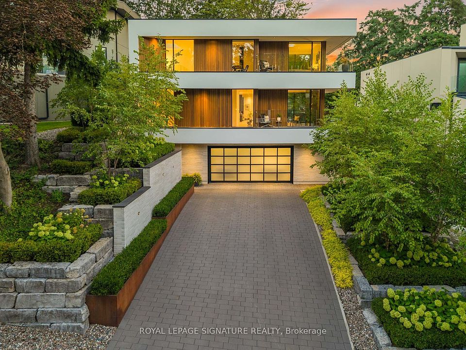1st image of 8 Fallingbrook Cres