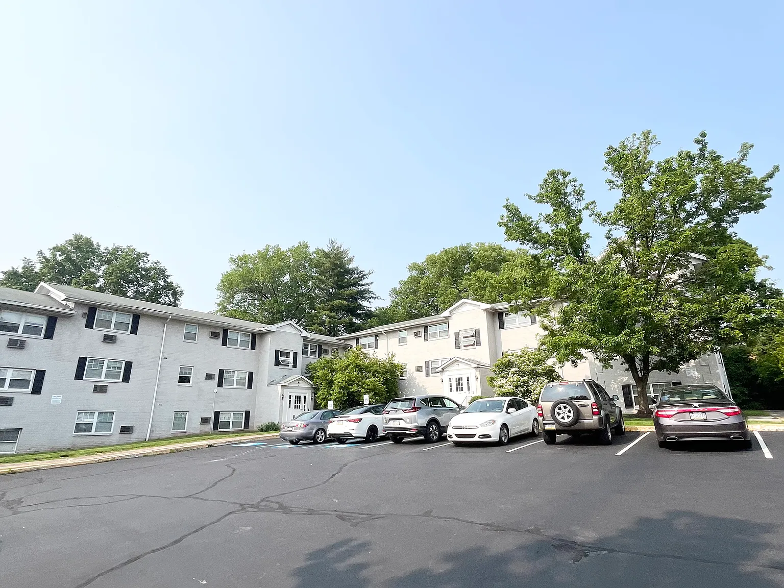 Crescent Hill — Photo 1