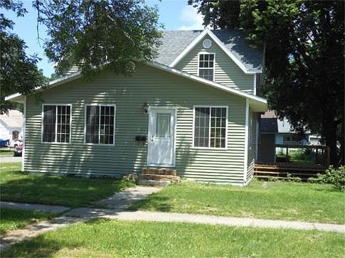 1st image of 900 7th Ave N