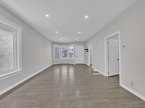 4th image of 1155 Moy Ave