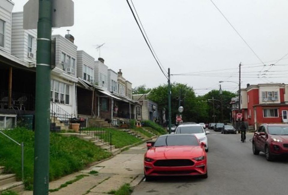 Exterior Neighborhood (street photo)