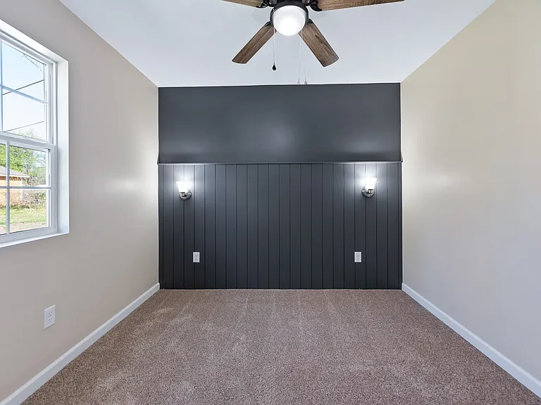 821 N Clara St — Photo 17