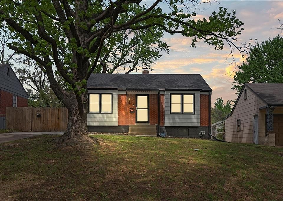 1st image of 4 W Pocahontas Ln
