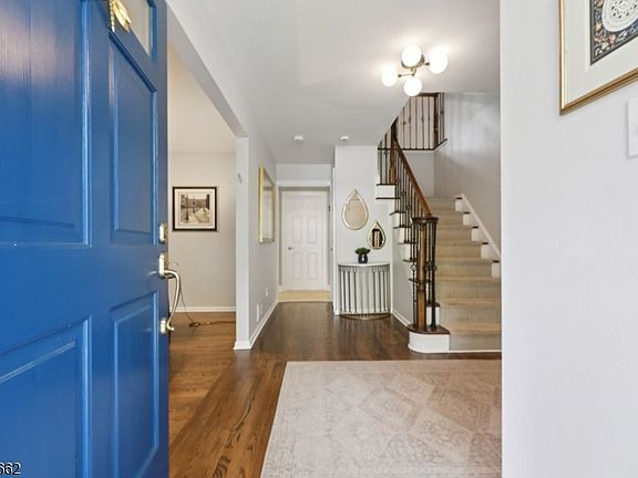 5th image of 17 Ripplewood Dr