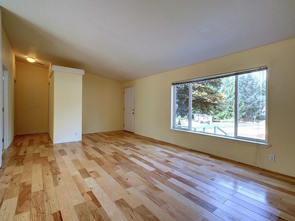 5th image of 14501 92nd Ave NW