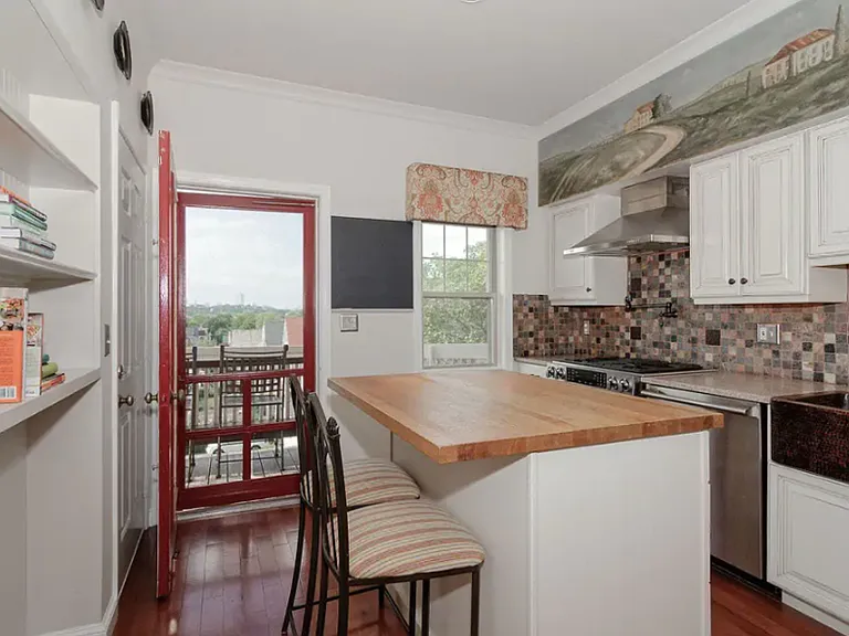 76 King St #2 — Photo 4