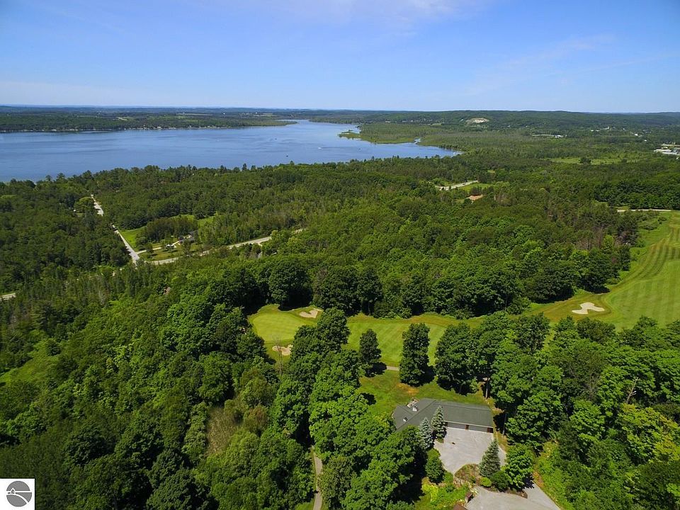 1st image of Creek Hill Dr