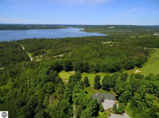 7 Creek Hill Dr, Bellaire, MI 49615