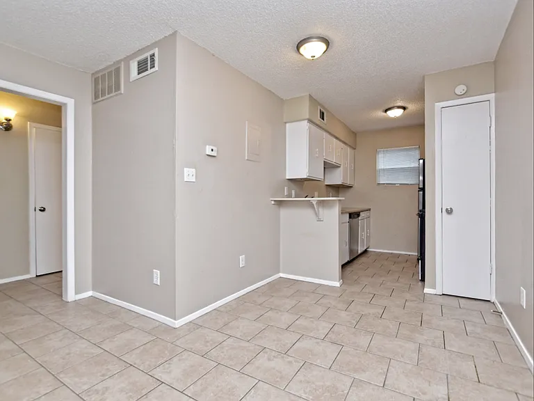 Peppertree Apartments — Photo 6