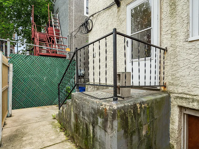 4617 Locust St #1 — Photo 20
