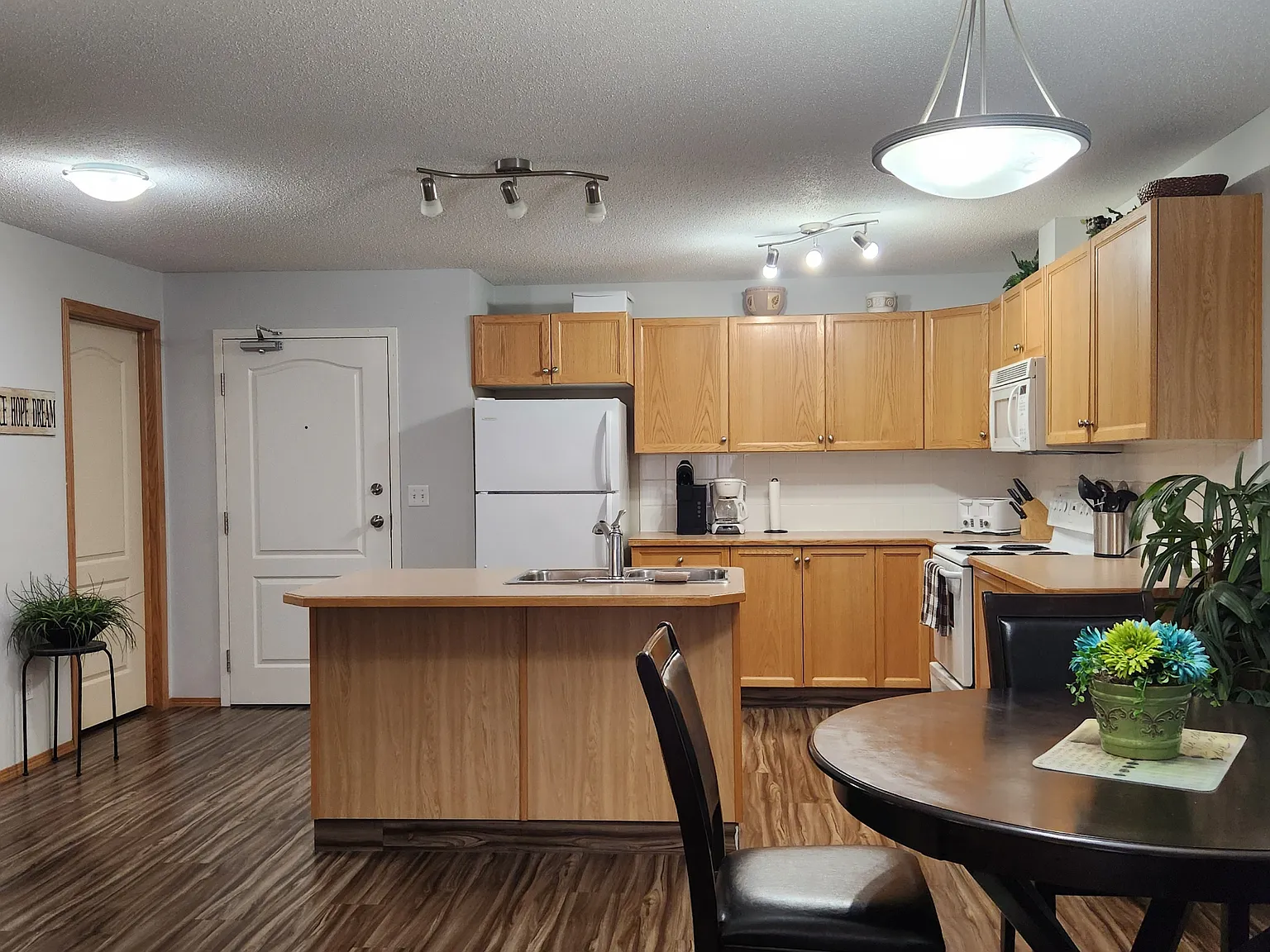 2 bed, 1100 sqft, $2,795 — Photo 4