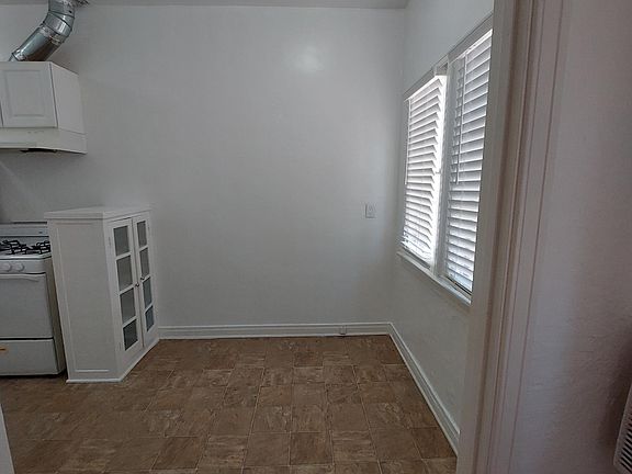 4th image of 329 S Cloverdale Ave APT 18