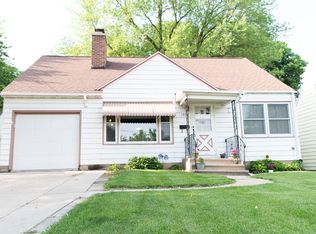 1009 Academy St, Dixon, IL 61021