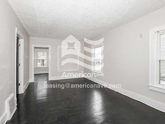 810602_005_wm_-_living_room_13397458.jpg