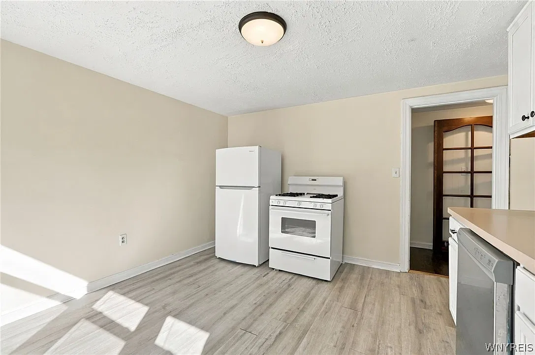 2 bed, 1.0 bath, 700 sqft, $1,300 — Photo 4