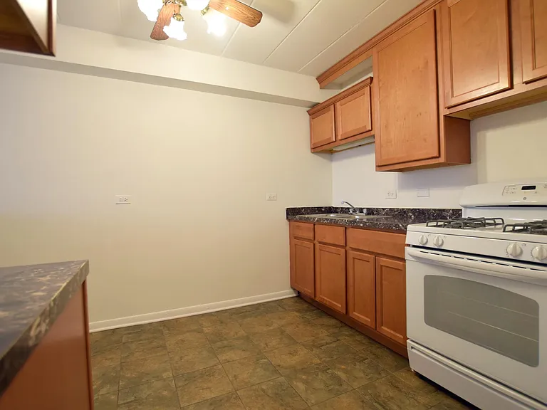 5900 N Sheridan Road — Photo 17