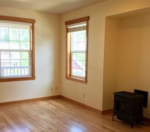 5th image of 758 NE Day Lily Ln