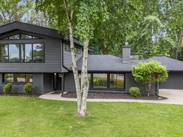 379 Willow Ln, Menasha, WI 54952