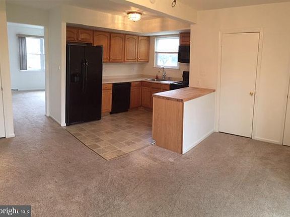 3rd image of 521 Grant Ave