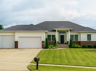 1490 Maple St, Robins, IA 52328