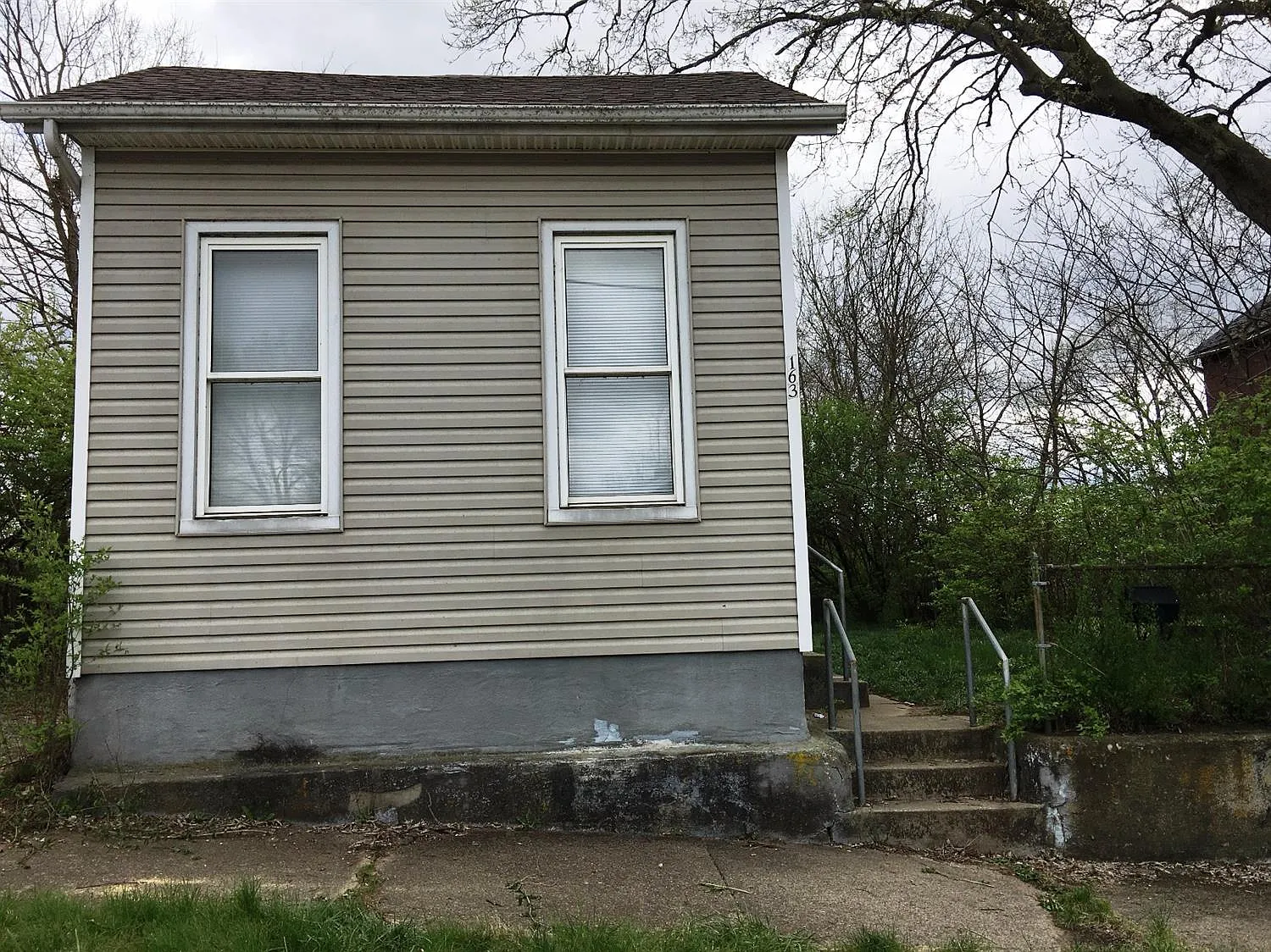 163 Garfield Ave photo 1