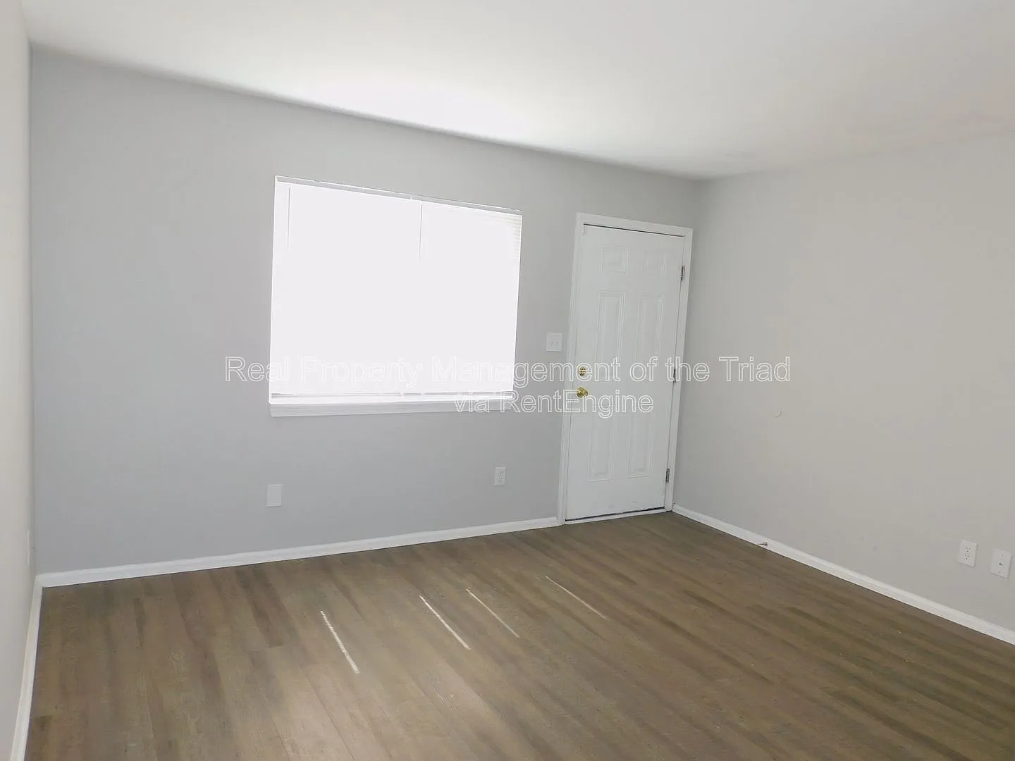 2 bed, 1.0 bath, 800 sqft, $799 — Photo 2