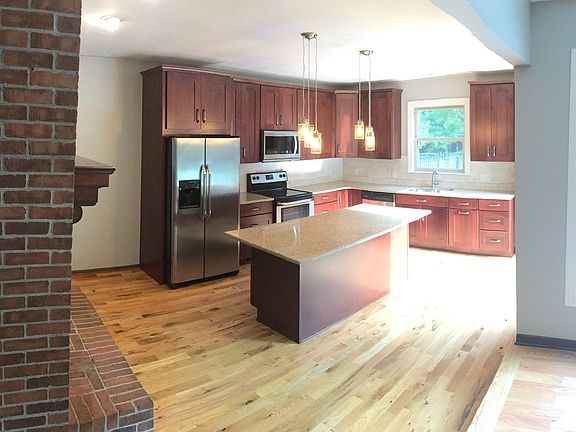 2nd image of 334 Glen Meadow Ct