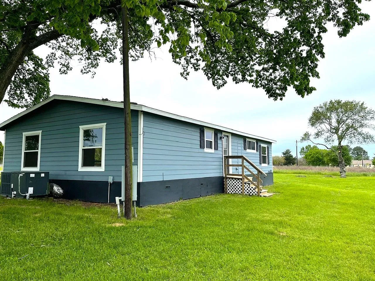 3 bed, 2.0 bath, 1216 sqft, $1,825 — Photo 2