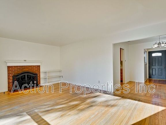 3rd image of 742 Encina Grande Dr