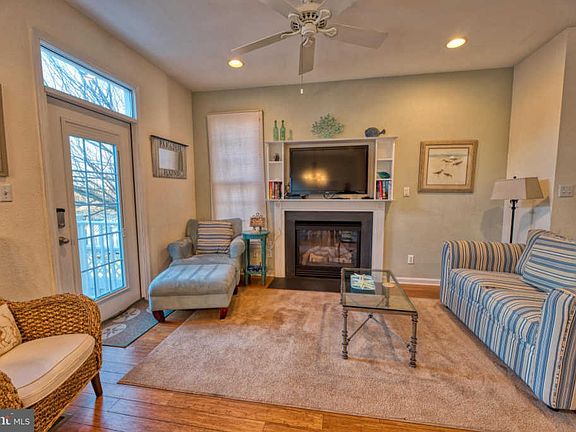3rd image of 7 Village Green Dr