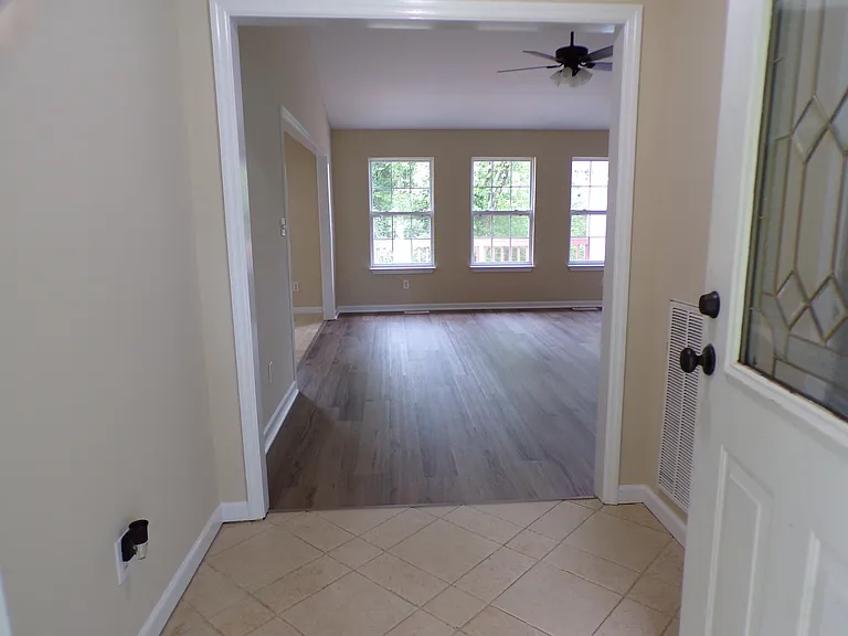 1425 Hammerhill Rd — Photo 3