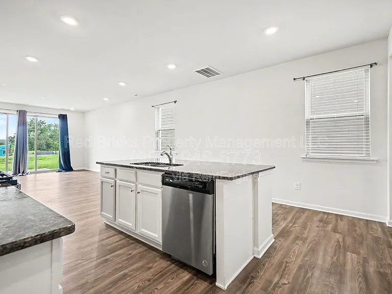 1007 Maylen Trce — Photo 15