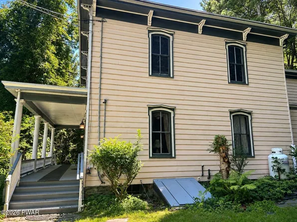 532 Atkinson St, Hawley, PA 18428