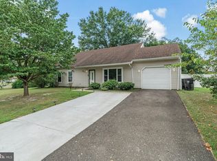 103 Eastmont Ln, Sicklerville, NJ 08081