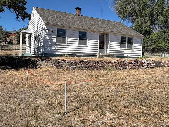 2nd image of 2251 NE Laughlin Rd