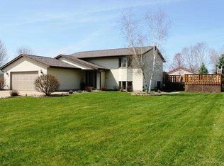 913 Amy Dr, Holmen, WI 54636