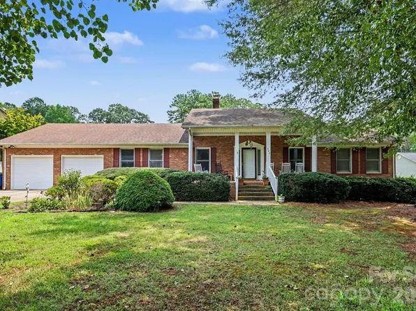 225 Roger Dr, Salisbury, NC 28147