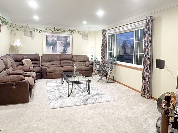 2nd image of 10977 Shaker Dr