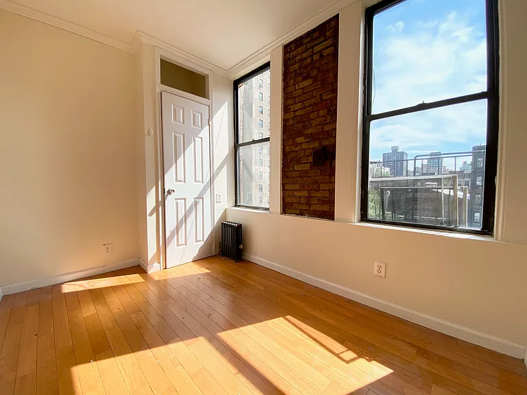 221 E 28th St #3F — Photo 2
