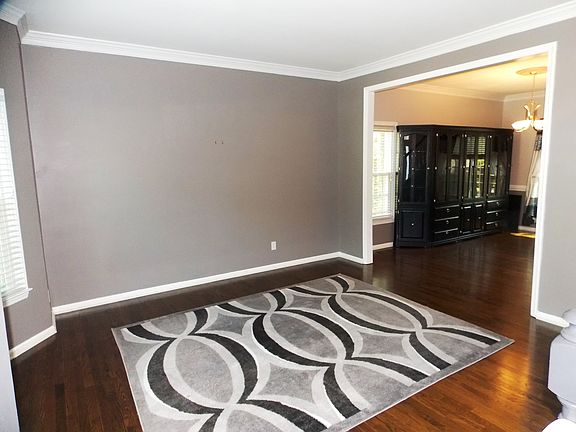 3rd image of 4905 Chestnut Knoll Ln