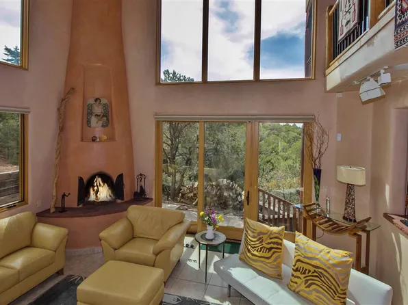 825 Placita Del Este, Santa Fe, NM 87501