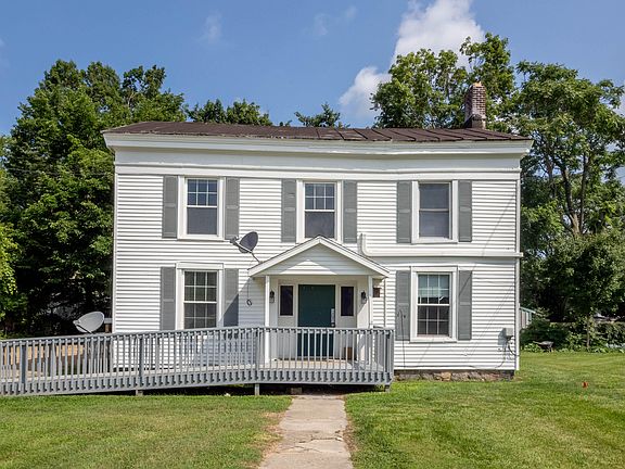 2nd image of 621 Oak St