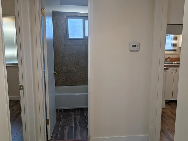 516 E Buckthorn St #1 — Photo 4