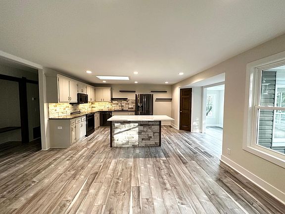 3rd image of 6730 Golden Ct